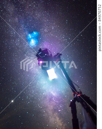 Stars sky shooting 84970752