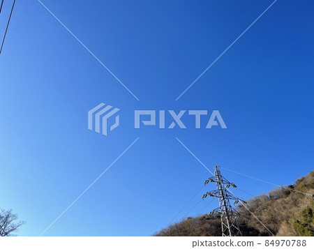 藍天和鋼塔 84970788