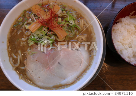 水煮秋刀魚拉麵 水煮秋刀魚拉麵 84971110