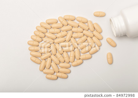 Medicines and pills for the brain and the prevention of mental illness. Alzheimer's, dementia, antipsychotics, stimulants to improve memory, thinking, learning concept. Pills in a brain pile on a Medicines and pills for the brain and the prevention of mental illness. Alzheimer's, dementia, antipsychotics, stimulants to improve memory, thinking, learning concept. Pills in a brain pile on a 84972998