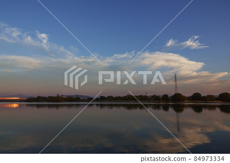 Evening view of the riverbed, clouds shining from the south to the east Evening view of the riverbed, clouds shining from the south to the east 84973334