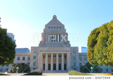 東京都千代田區永田町國會大廈1丁目左側的眾議院和右側的參議院 東京都千代田區永田町國會大廈1丁目左側的眾議院和右側的參議院 84973949