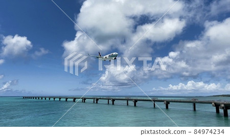 Airplane landing at the 17th end of Irabu Island 84974234