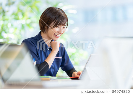 Long-term care image Caregiver remote care IT conversion Shooting cooperation: WEEK Shibadaimon (Sun Frontier Fudousan) Long-term care image Caregiver remote care IT conversion Shooting cooperation: WEEK Shibadaimon (Sun Frontier Fudousan) 84974830