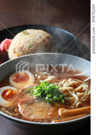 Ramen with a sizzling feeling of steam 84978204