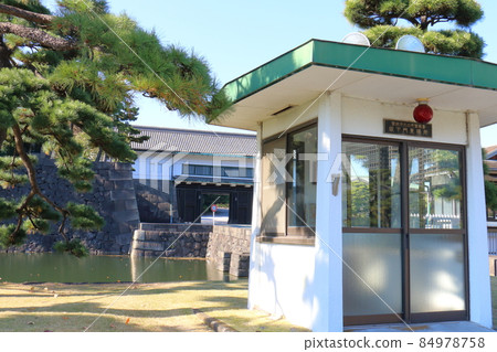Imperial Palace Sakashita-mon Watch Station Marunouchi Police Station Sakashita-mon Police Box, Imperial Palace Gaien, Chiyoda-ku, Tokyo 84978758