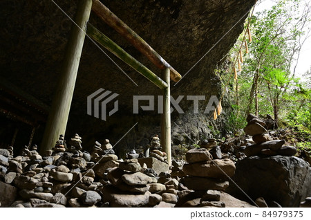 Amanoiwato Shrine, which is said to have been hidden in a rock by Amaterasu Omikami in mythology Amanoiwato Shrine, which is said to have been hidden in a rock by Amaterasu Omikami in mythology 84979375