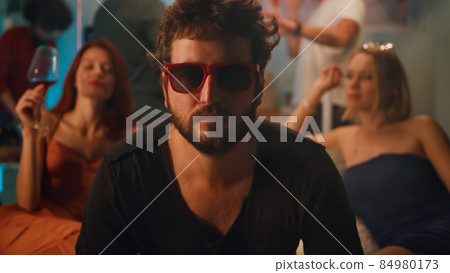 Guy smoking hookah near girlfriends Guy smoking hookah near girlfriends 84980173