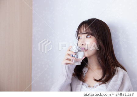 Female hydrating in bed 84981187