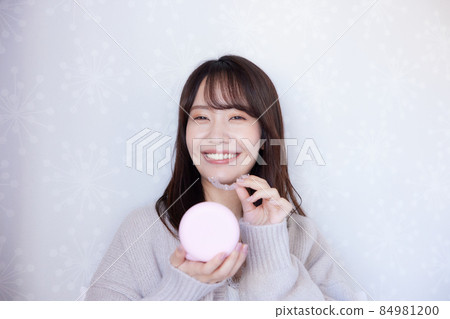 女性佩戴號嘴矯正 84981200