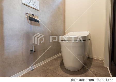 時尚的新廁所 84981578