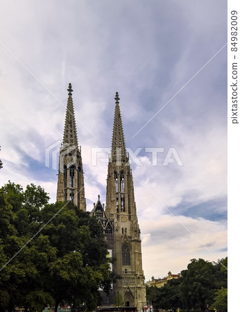 Exterior view to Votive Church, Vienna. Austria 84982009