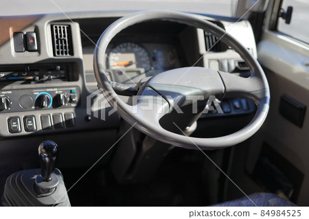 小巴駕駛座圖片（MT車） 84984525