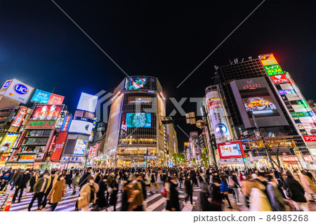 Tokyo cityscape of Japan What is watching the Emperor's Cup? Shibuya is a startling explosion of people ... = 16th Tokyo cityscape of Japan What is watching the Emperor's Cup? Shibuya is a startling explosion of people ... = 16th 84985268