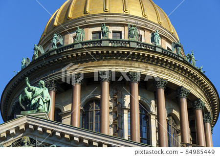 Dome of St. Isaac's Cathedral with antique sculptures in St. Petersburg city Dome of St. Isaac's Cathedral with antique sculptures in St. Petersburg city 84985449