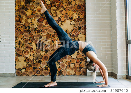 A young girl works out at home developing - Stock Photo [84987640] -  PIXTA