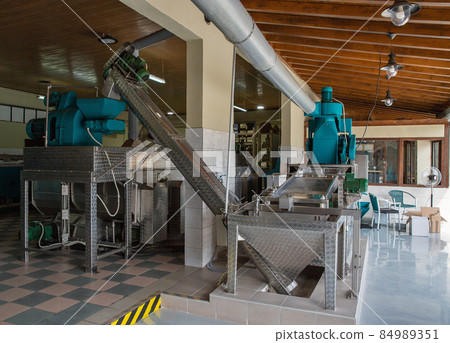 Modern equipment for pressing olive oil 84989351