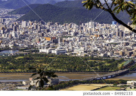 香川縣高松市高松公共高爾夫球場和矢島大橋高松市 香川縣高松市高松公共高爾夫球場和矢島大橋高松市 84992133