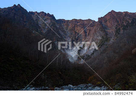 黎明時分的谷川岳一野倉澤,絕景 黎明時分的谷川岳一野倉澤,絕景 84992474