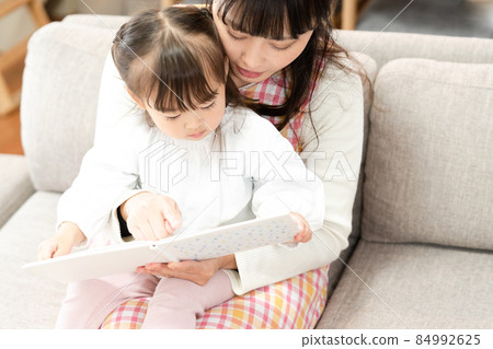 Let's read a picture book Let's read a picture book 84992625