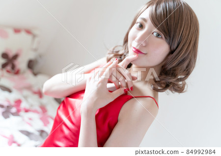 young woman      84992984