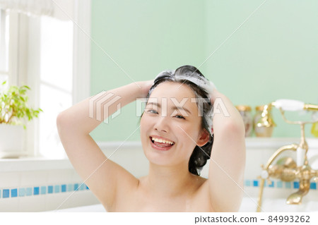 Bath time Bath time 84993262