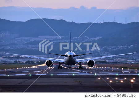Osaka Airport Senri River Embankment Takeoff and Landing Evening View Osaka Airport Senri River Embankment Takeoff and Landing Evening View 84995186