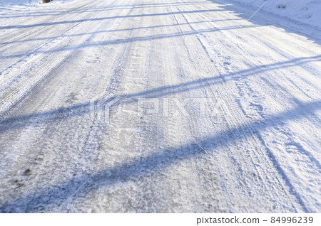 Frozen road surface 84996239