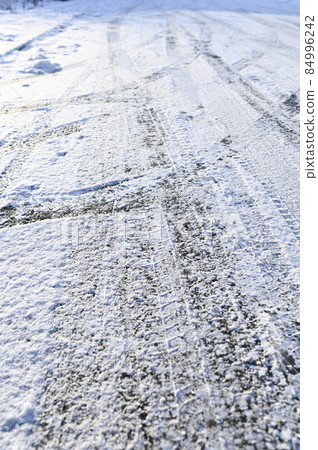 Frozen road surface 84996242