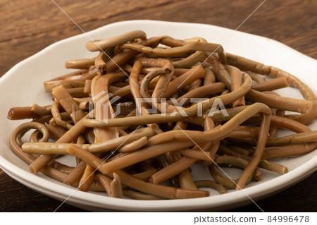 Boiled royal fern 84996478