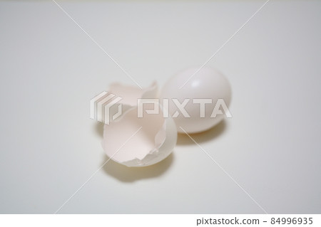 蛋殼和雞蛋 84996935