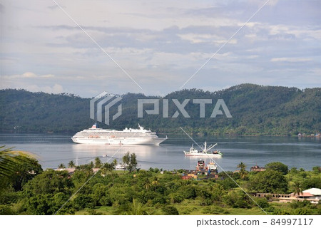 巴布亞新幾內亞灣拉包爾的遠景 84997117
