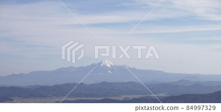 從島根縣安木市京良木山看初冬的出雲富士小山 84997329