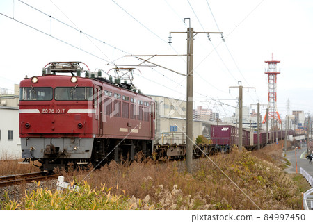 ED761017 container freight train going on the Nagasaki Main Line 84997450