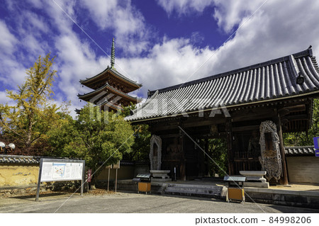 Shikoku 88th place 86th Shidoji Temple Niomon Sanuki City, Kagawa Prefecture Shikoku 88th place 86th Shidoji Temple Niomon Sanuki City, Kagawa Prefecture 84998206
