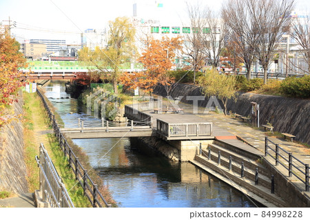 Keihan Neyagawashi Station area (Western murmuring park) [Neyagawashi, Osaka] 84998228