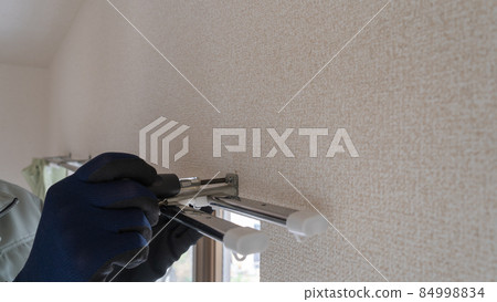 Image of workers installing curtain rails 84998834