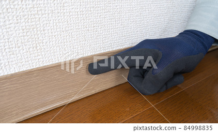Image of repair and inspection of skirting boards and skirting boards 84998835