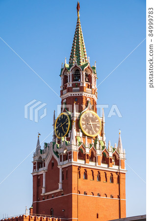 Spasskaya Tower of Moscow Kremlin on Red Square, Russia Spasskaya Tower of Moscow Kremlin on Red Square, Russia 84999783