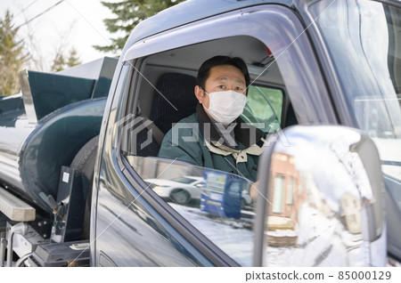 Kerosene delivery (delivery worker driving a tank truck) 85000129