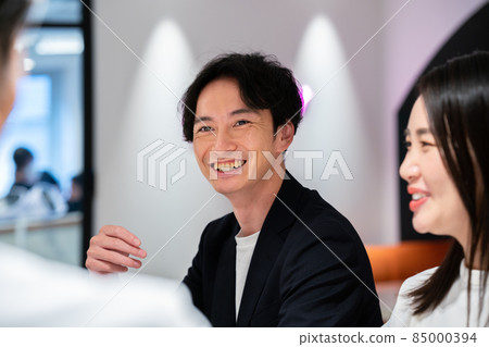 Businessman having a meeting Photo cooperation: WEEK Shibadaimon (Sun Frontier Fudousan) 85000394