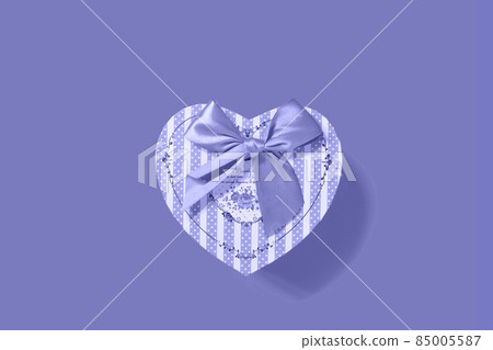 Valentine's day concept with heart gift box, minimal layout. Very peri background. Very peri colour 2022. Top view flat lay with copy space. 85005587