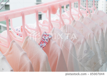 Baby clothes watering Baby clothes watering 85007844