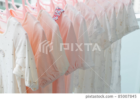 嬰兒衣服澆水 嬰兒衣服澆水 85007845