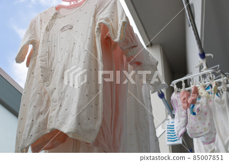 Baby clothes watering Baby clothes watering 85007851