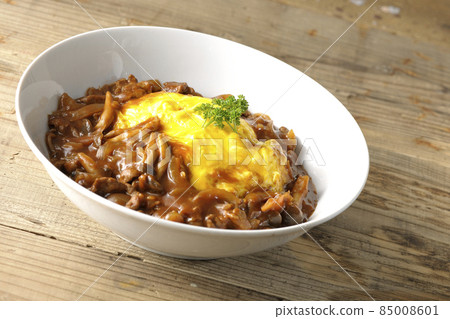 Omelet rice with plenty of hayashi sauce Omelet rice with plenty of hayashi sauce 85008601