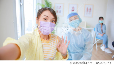 woman takes selfie inject vaccine 85008963