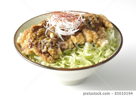 白底大蔥、紅辣椒、捲心菜絲、醬油炸雞合影 85010194