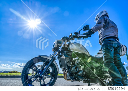 Sunny day touring Tokyo Sunny day touring Tokyo 85010294