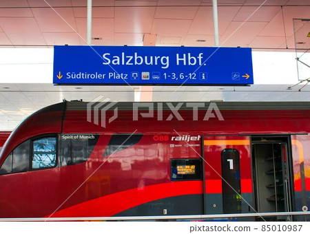 Arrive at Salzburg Central Station Arrive at Salzburg Central Station 85010987